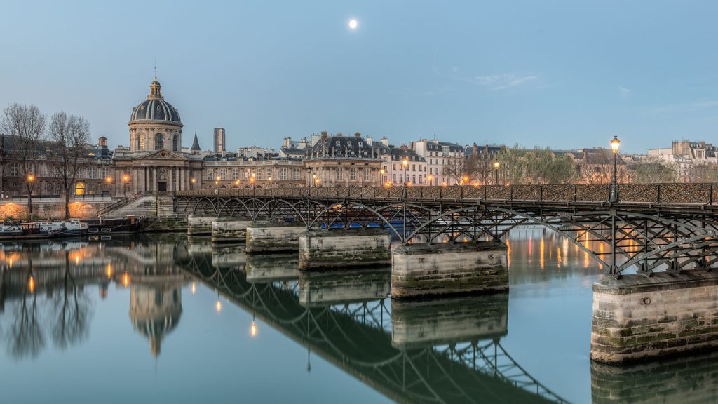 Pont_des_Arts,_6e_Arrondissement,_Paris