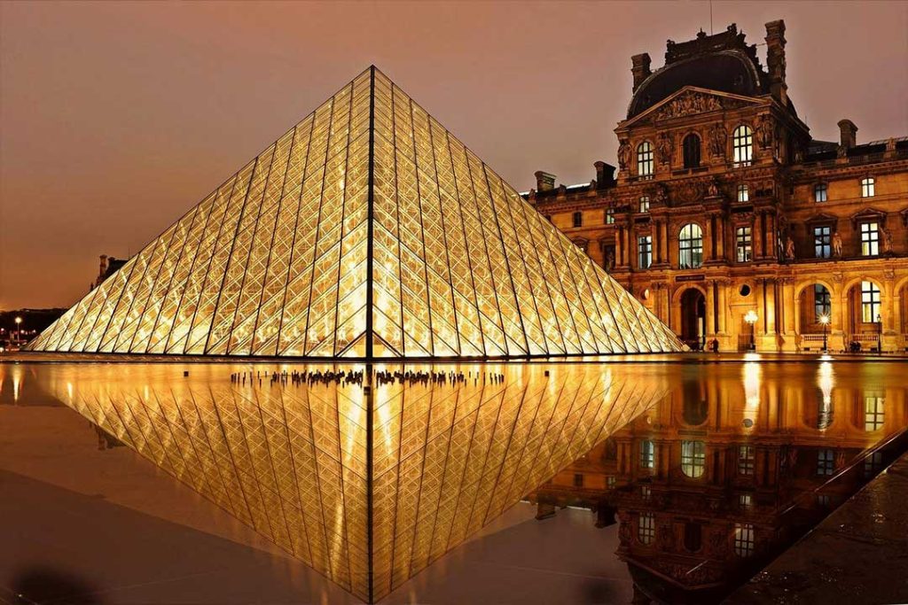 piramide museo del louvre somos paris